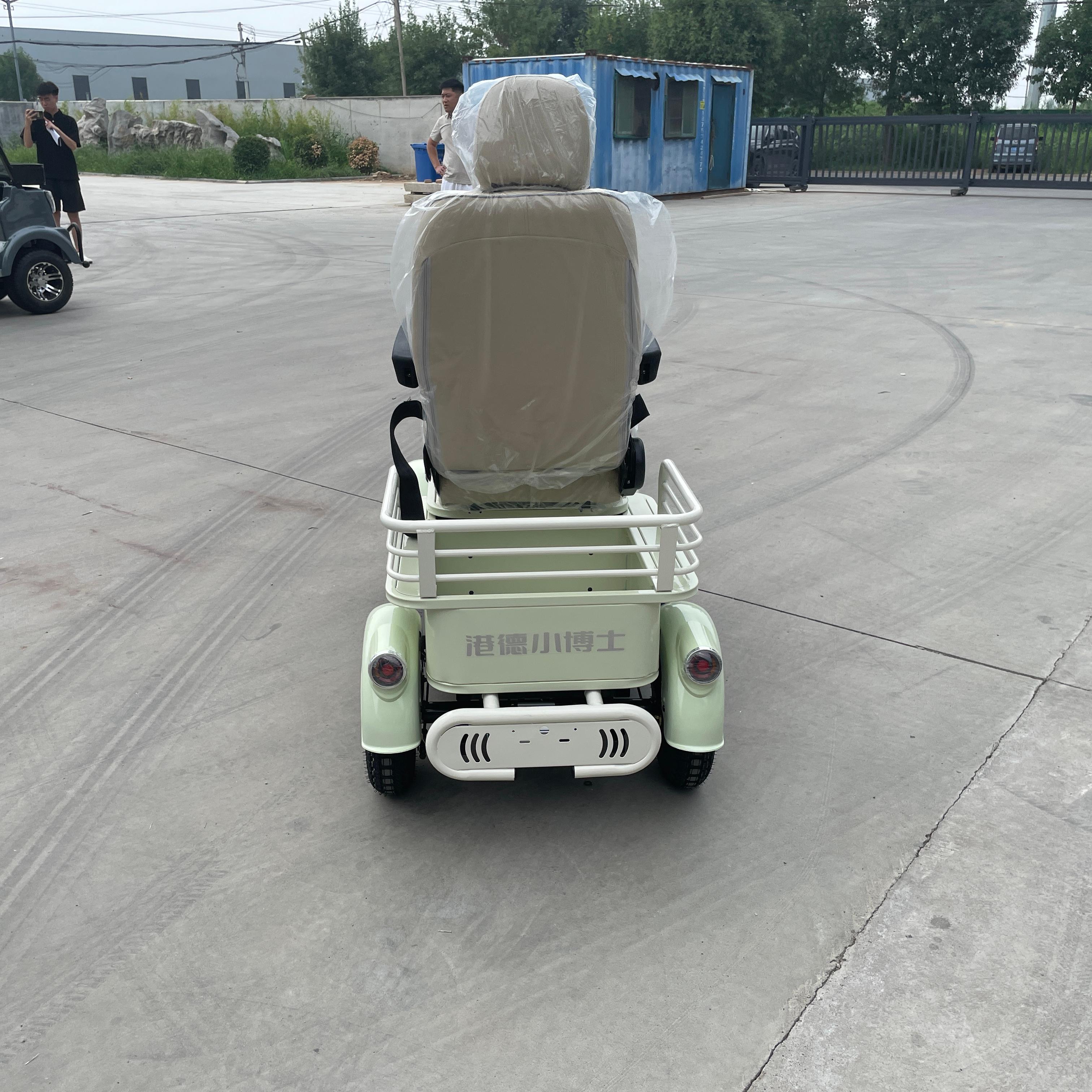 TONGCAI 4 Wheel Electric Senior Mobility Scooter Comfortable Single Seat Design 30-50km Range 30Km/h Speed 200kg Load Capacity